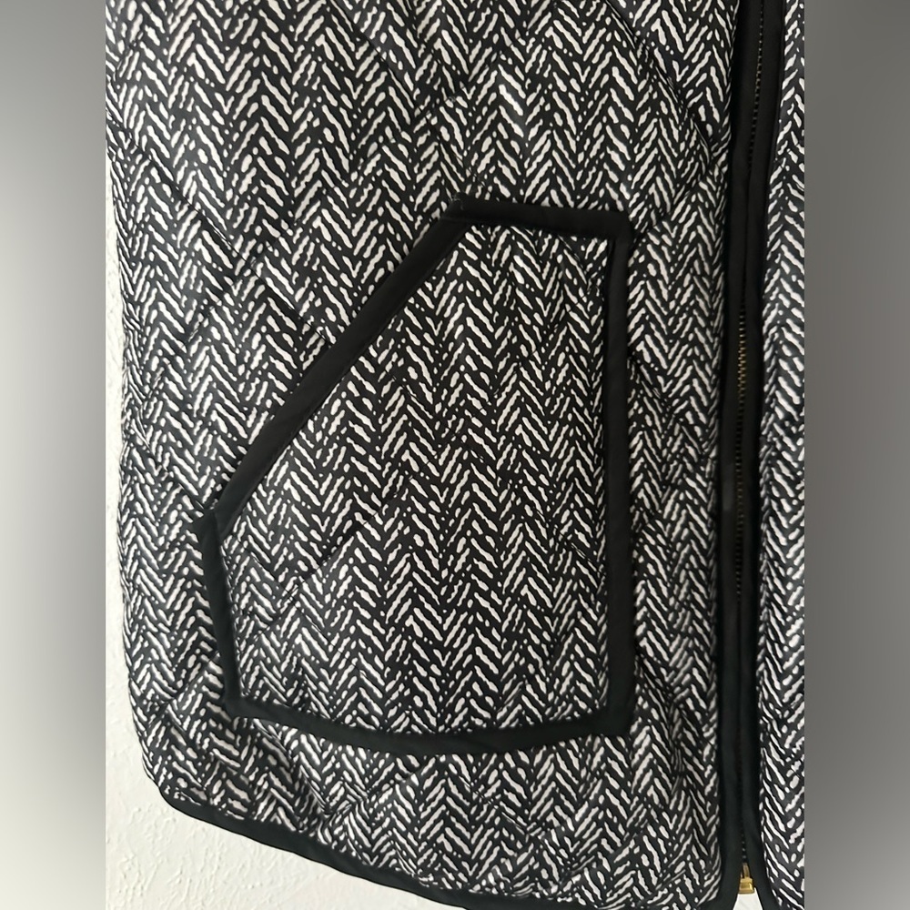 🌟SALE🌟 black and white herringbone vest​​​​​ - Picture 6 of 7